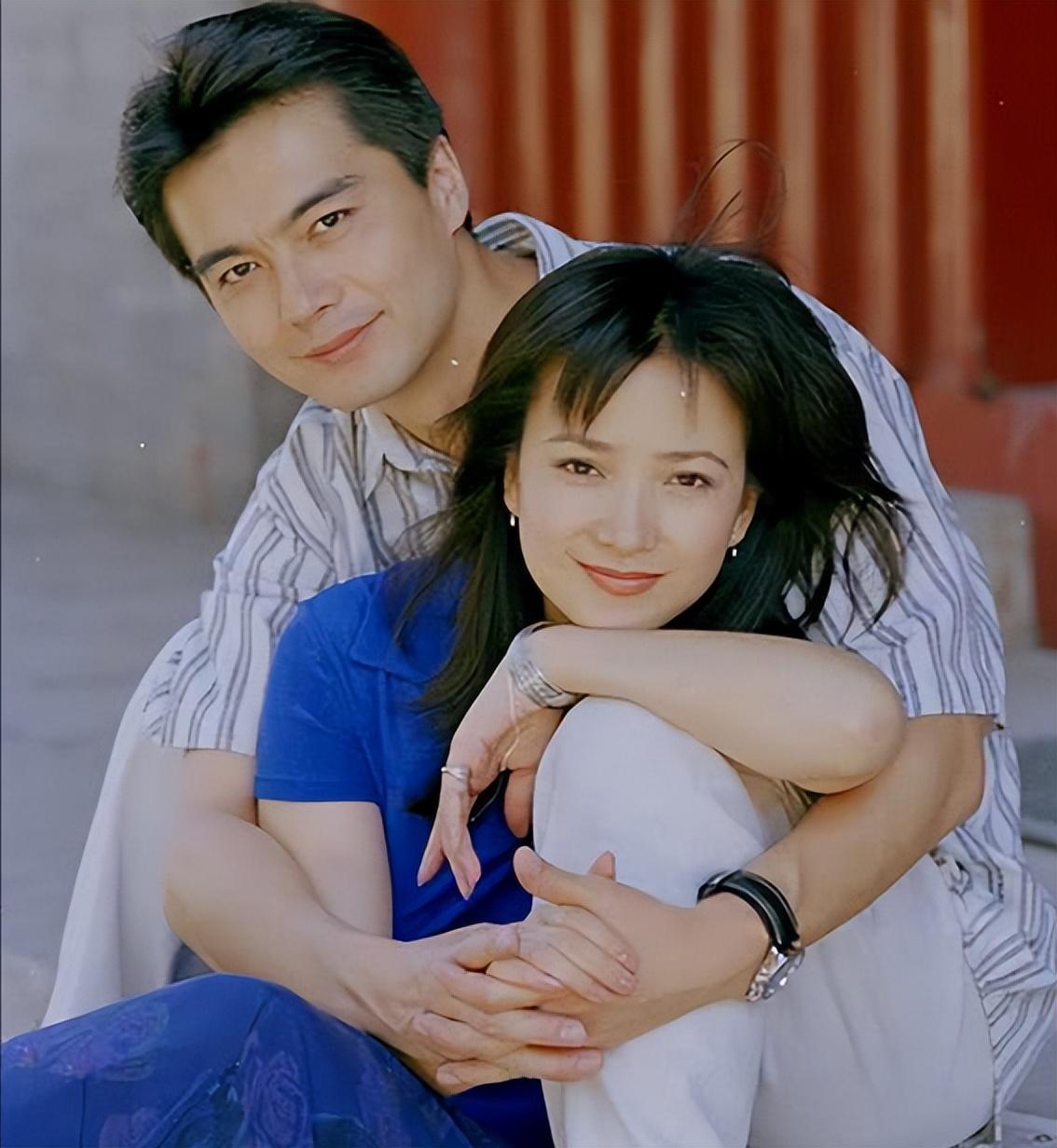 2006年,何晴在拍摄《谁是我爸爸》时遇到了她此生的挚爱,演员廖京生