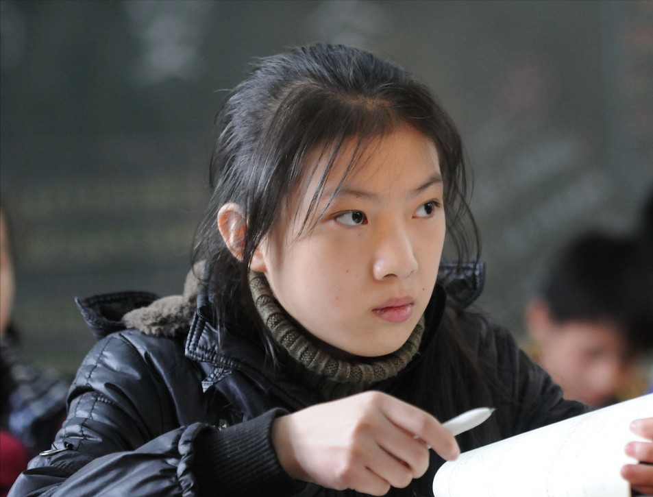 回顾:江西12岁女孩火灾中救下15人,57岁大爷当众"跪谢"