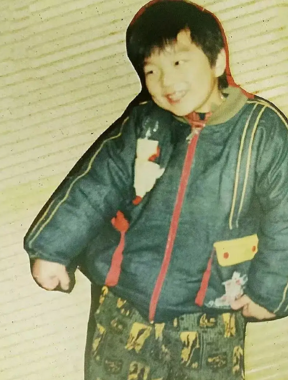 丁丁不满一岁时,就已经能够准确的辨认简单的外界事物.