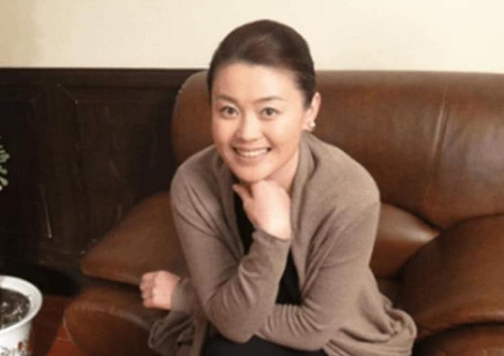 回顾关婷娜:被称为赵本山御用媳妇,没有他的照顾就没有我的今天