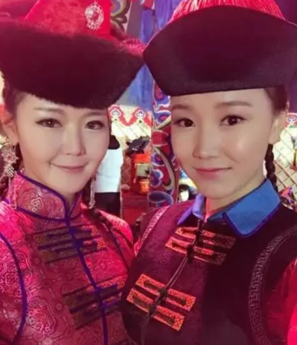 回顾吉祥三宝乌日娜:丈夫病逝4年,女儿和养子让她在悲痛中坚强