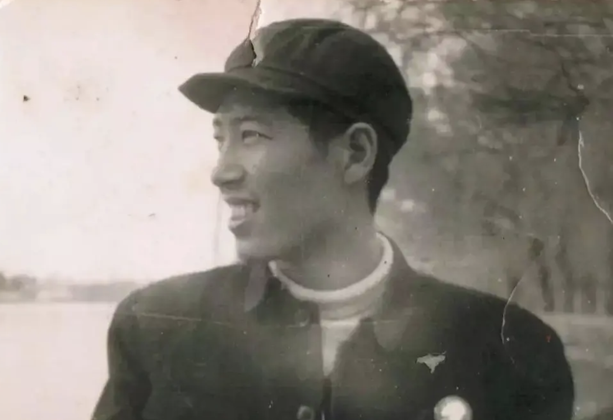 1941年,文兴宇出生在辽宁省丹东,祖籍是山东.