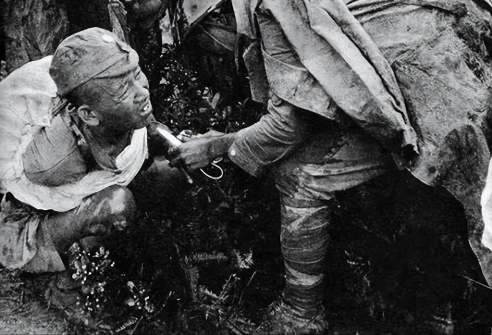 1985年,由于间谍的出卖,中国最杰出的特工,金无怠在美国被捕