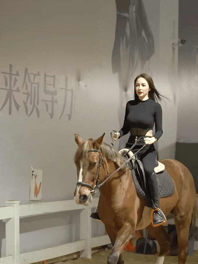 台球"最美女裁判"王钟瑶,颜值不输潘晓婷,身材好到犯规