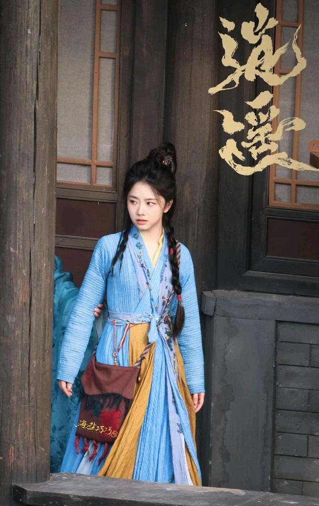 谭松韵又一部古装大片来袭,造型可爱明媚,男主完全符合古偶标准