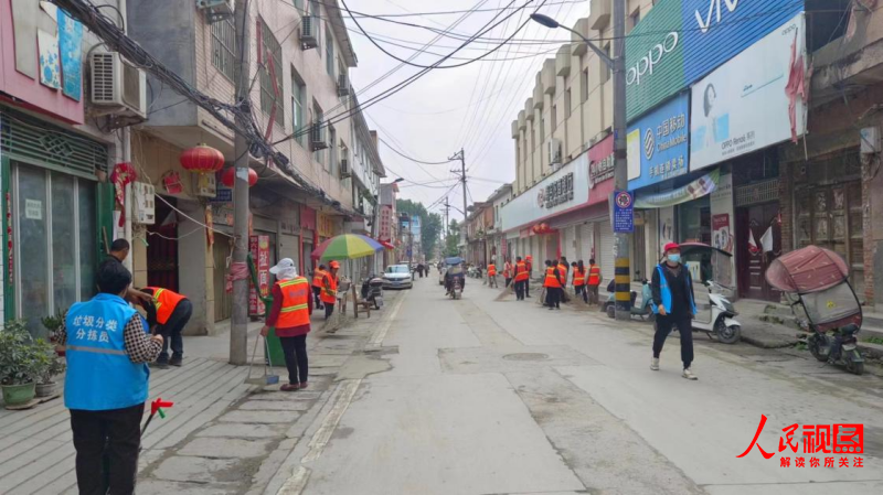 河南南召板山坪镇:人居环境绘新景 户户门前展新颜