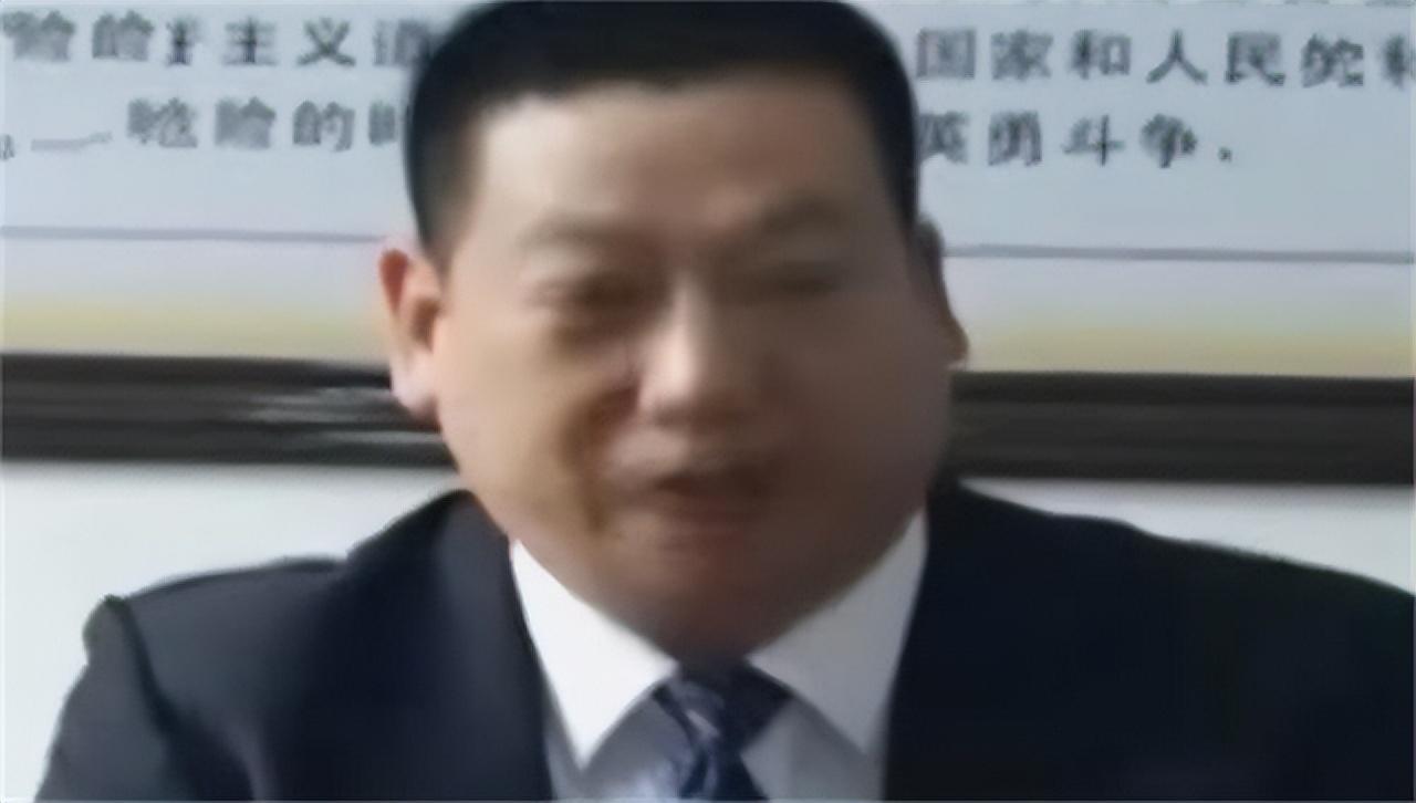 一开始,葛七宝并非是富甲一方的恶霸,他的发家,要从当上北辰村一把手