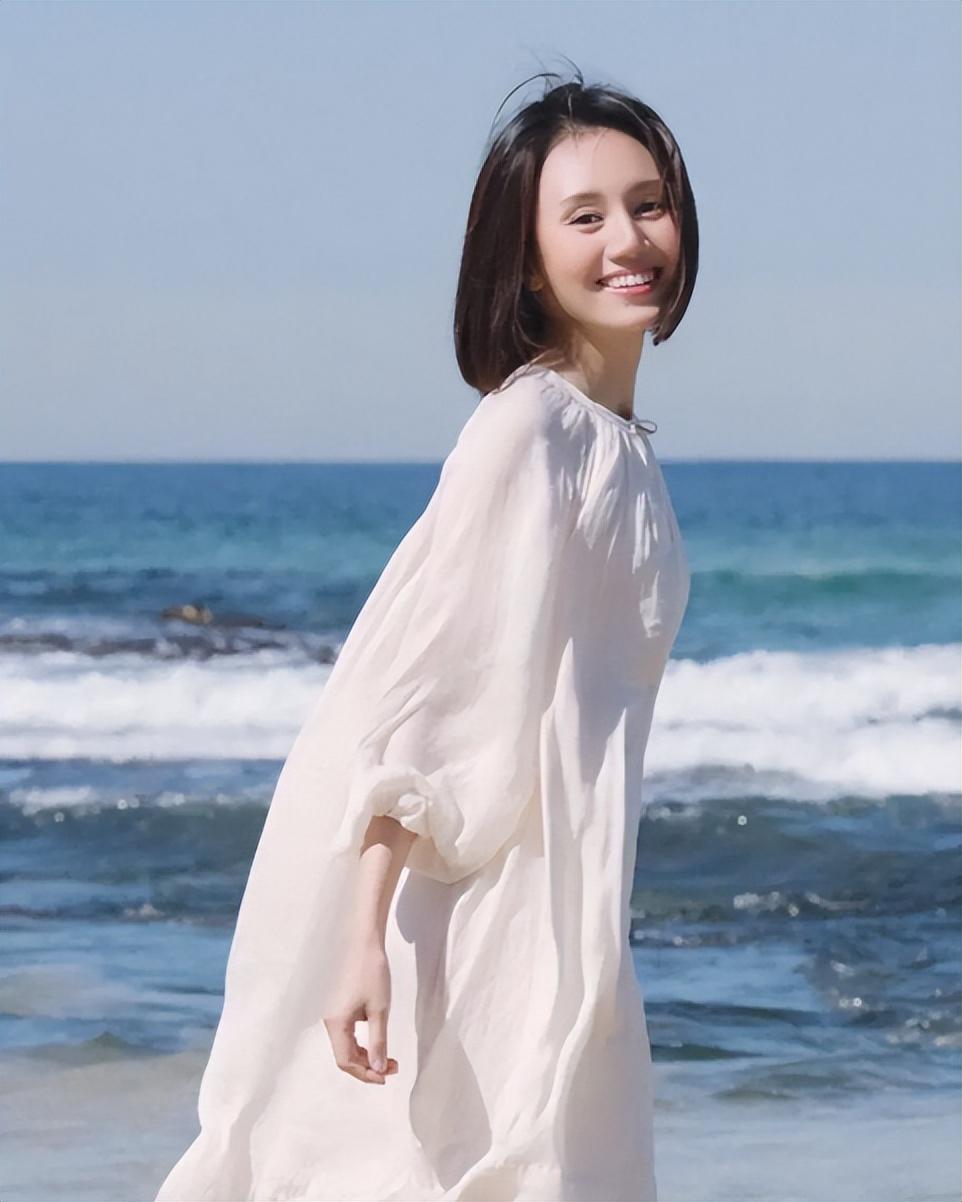 46岁袁泉素颜出镜接受央视采访,网友:听袁泉一席话,少吵十年架