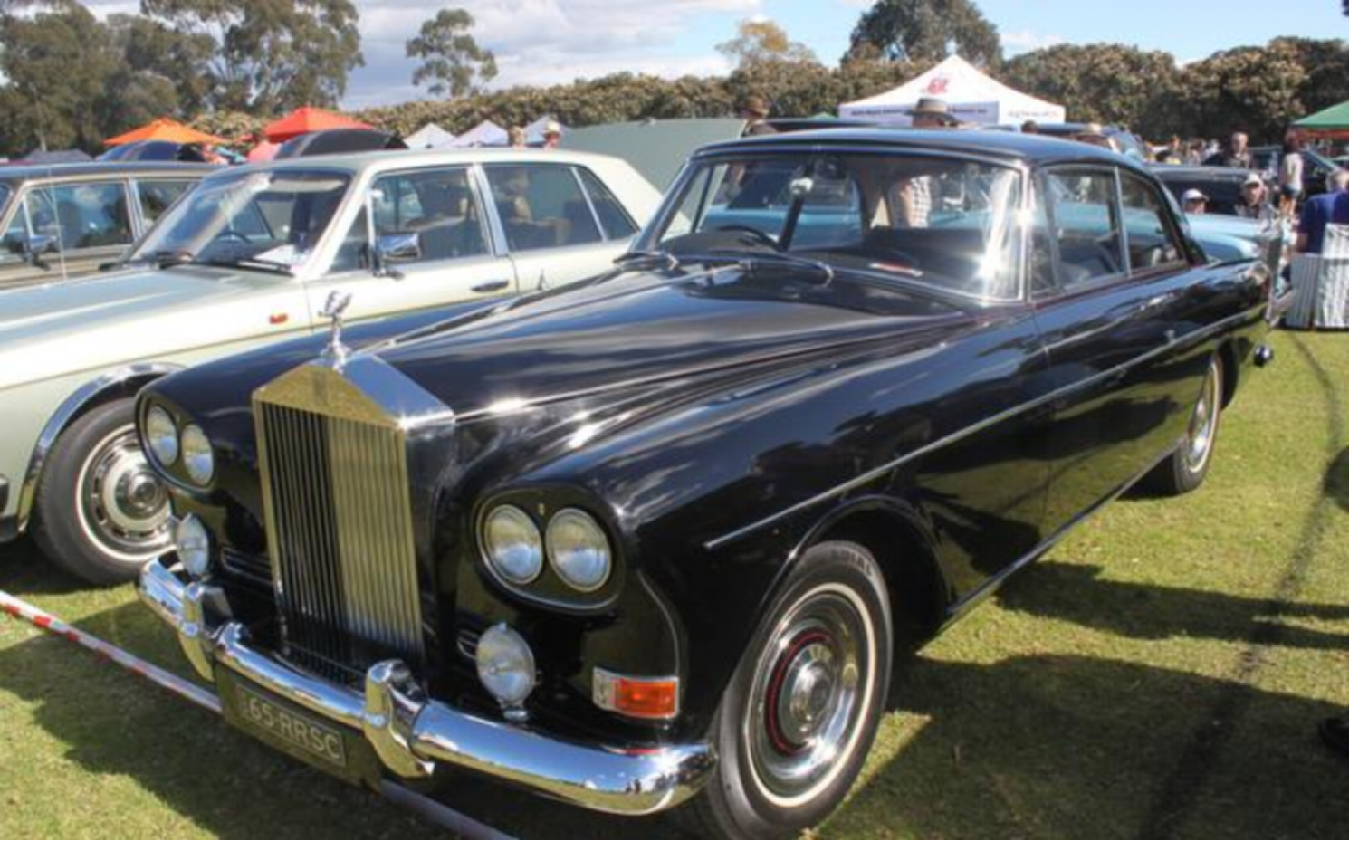 回顾:富豪继承妻子268亿,晚年财产受手下控制,被迫跟保姆结婚