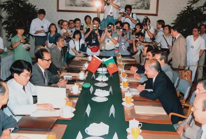 1976年,葡萄牙主动归还澳门,只需我国完成一条件,邓公:别想!