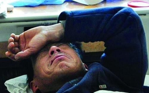 癌症患者最后都是怎么去世的?活活疼死无一善终,全家人跟着痛苦