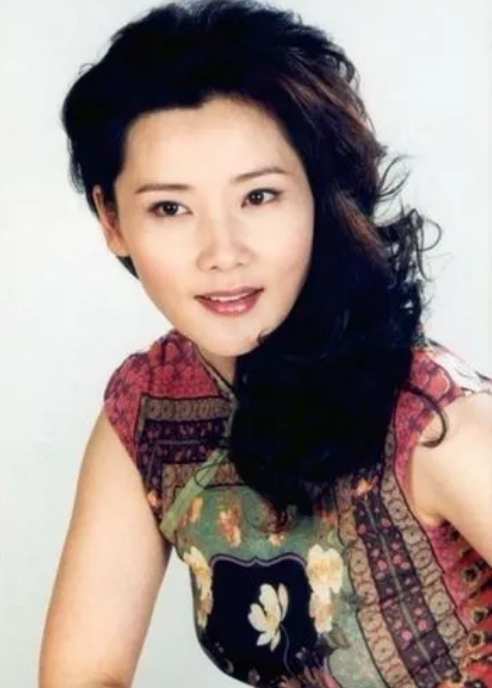 回顾初见"风情万种",再见"纯净似水"的5位女星,人不可貌相