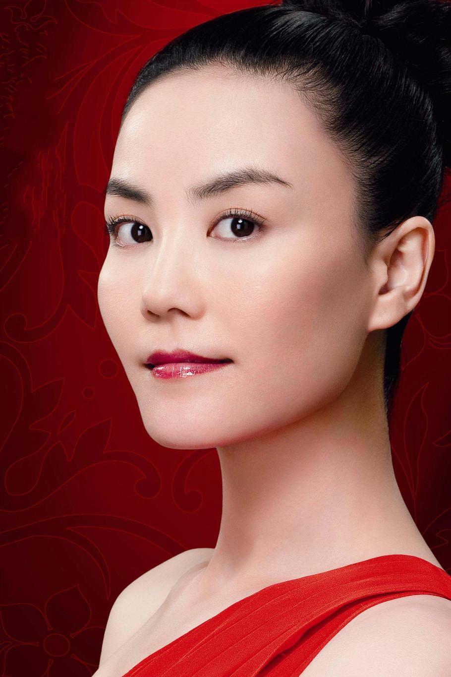 谢霆锋官宣再婚,与王菲在意大利科莫湖畔举行婚礼,谢贤期待已久