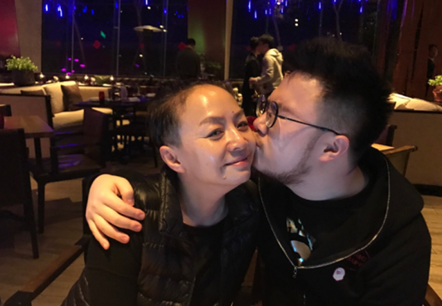 回顾巴图:生父英达再婚,被继父抚养长大,以后我就是母亲避风港