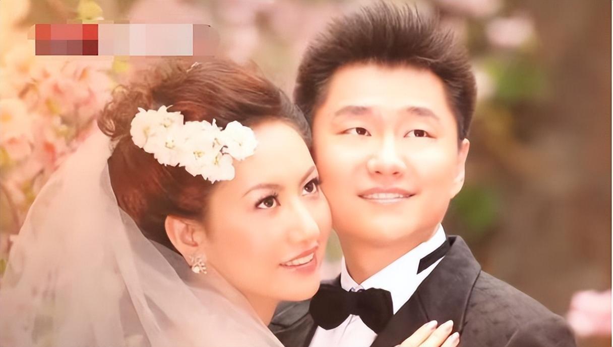 作为父母的掌上明珠,王越性格开朗大方,成绩也十分优秀,属于无论走到