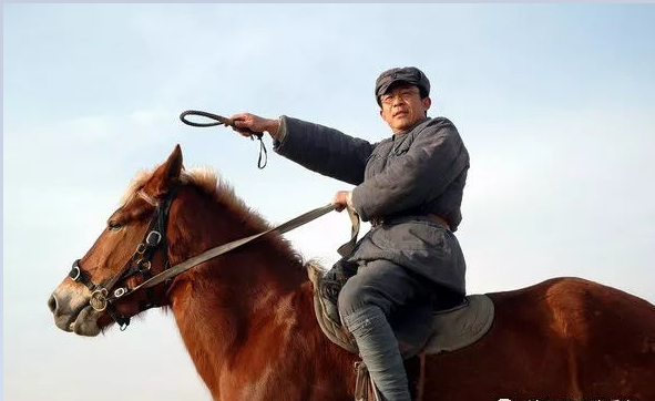 陈赓原与粟裕并驾齐驱,缘何在三年内拉开差距,两次失误是关键