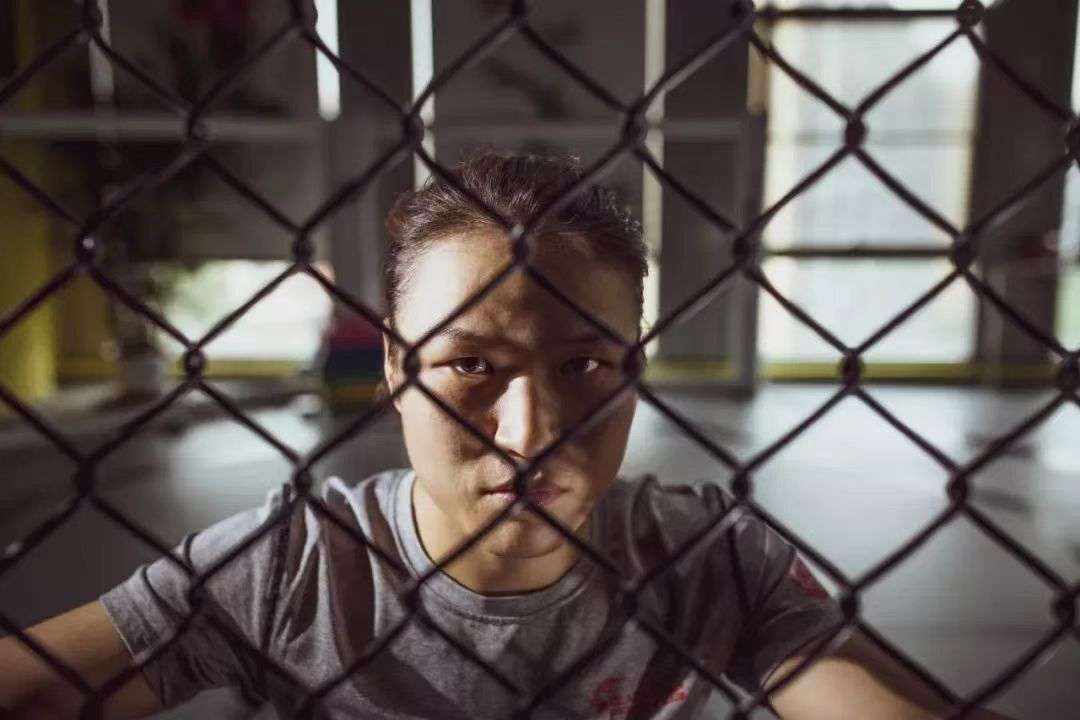 回顾:河北女孩做过前台,靠打架成名,终成世界格斗冠军,凭啥?