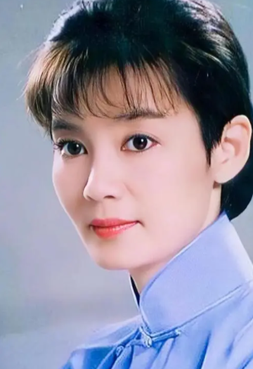 东方美人朱琳:和二婚丈夫恩爱19年,虽选择丁克,却把日子过成诗