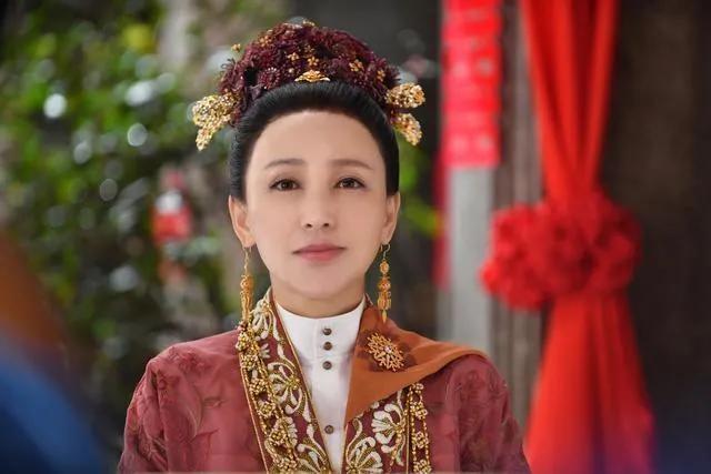 回顾岳丽娜:19岁早恋与穷小子私奔裸嫁,住6平米地下室连生三子