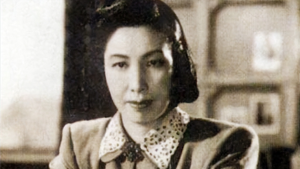 在大学中,李德认识了自己的此生挚爱李丽莲.