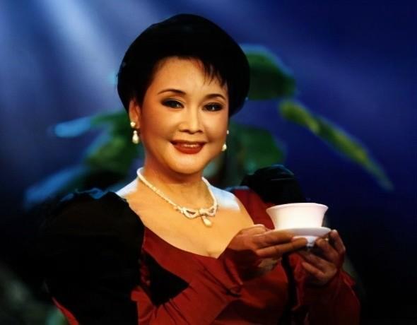 回顾李谷一:送别相伴的丈夫,女儿帮我走出阴影,光彩背后有眼泪