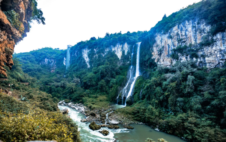 马岭河是南盘江下游的大支流之一,发源于贵州盘州市