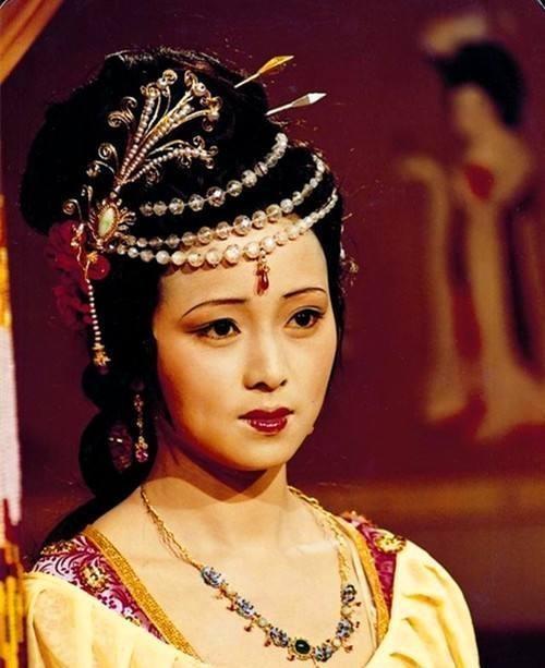 张蕾(饰演 秦可卿)