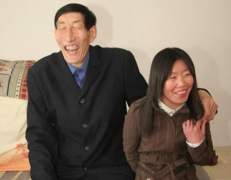 回顾中国"巨人"鲍喜顺:不听医生忠告执意生子,后来儿子身高多少?