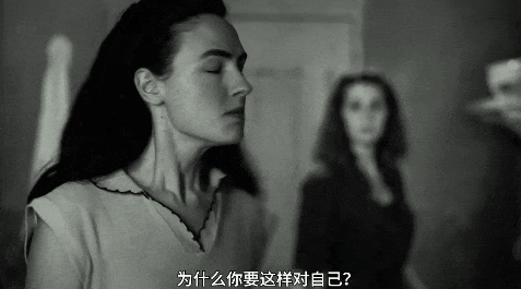 "两个儿子都是面无表情,将它视为一件理所当然的事情;每当迪莉娅被