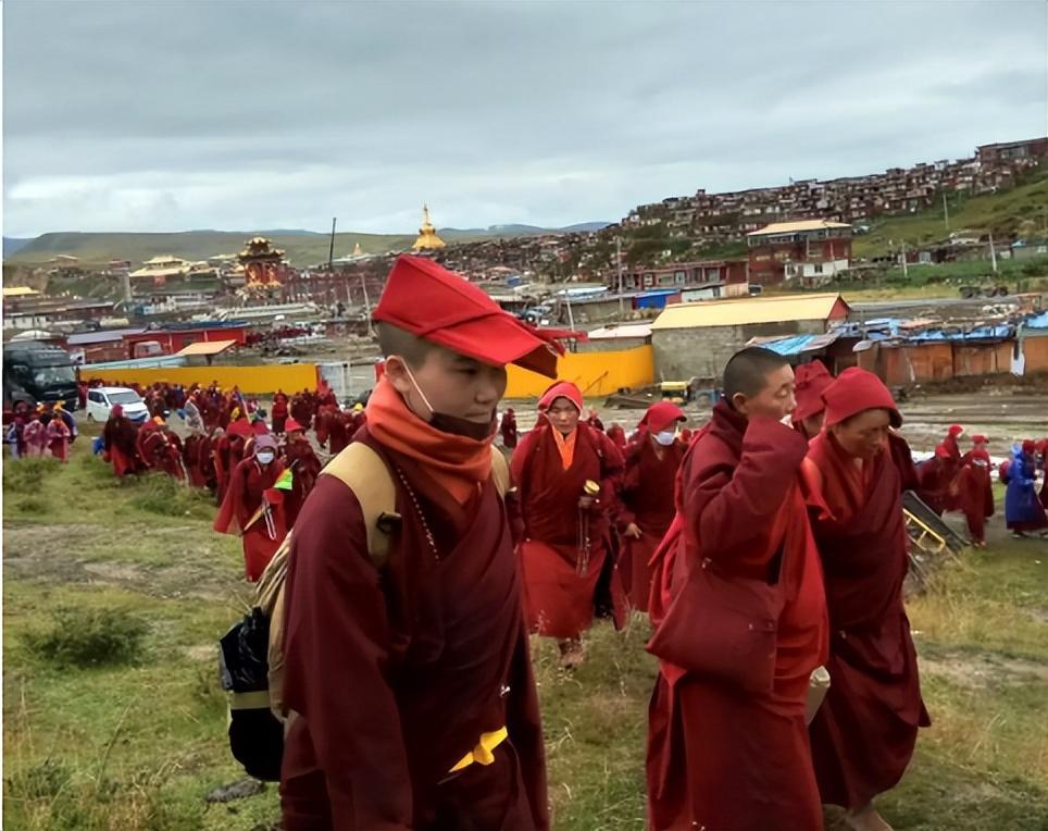 在过去的几十年里,亚青寺的影响力不断扩大.