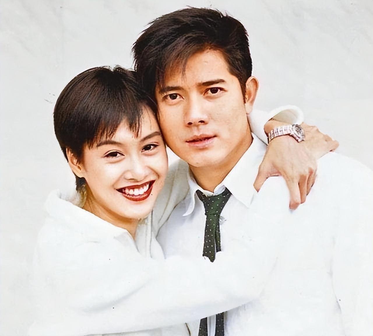 回顾港星朱茵:住深山,一辆破车开26年,为何还要执意嫁给黄贯中