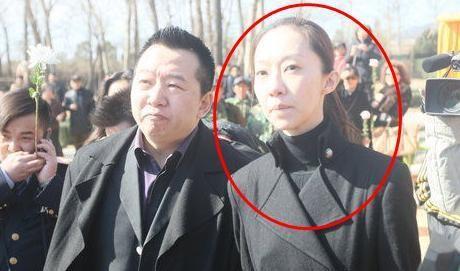 看着将自己拒之外的女儿,侯耀文的心中也是百般痛苦.