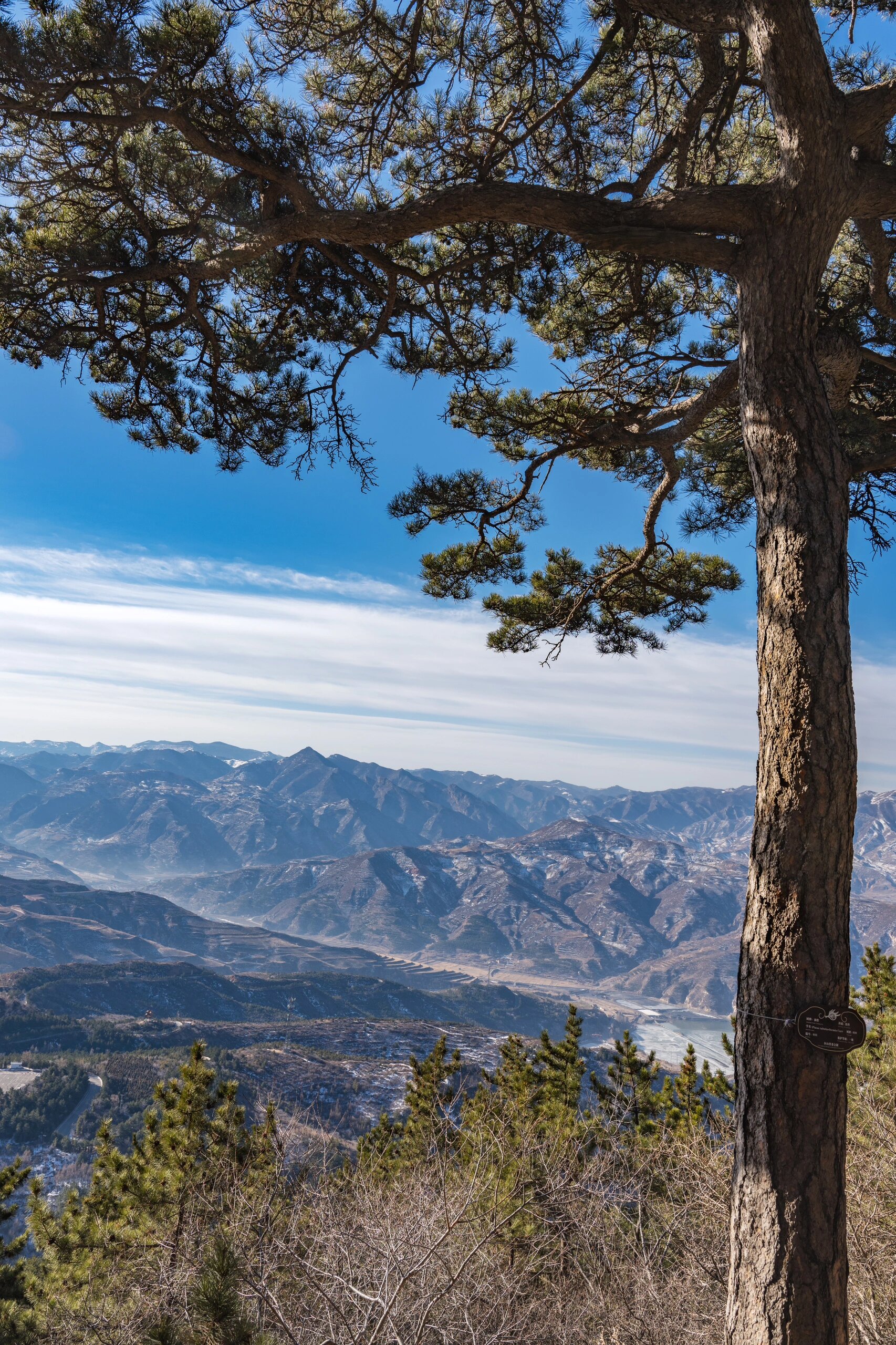浑源丨恒山与悬空寺  北岳恒山,可以说在五岳中最没有存在感的一座