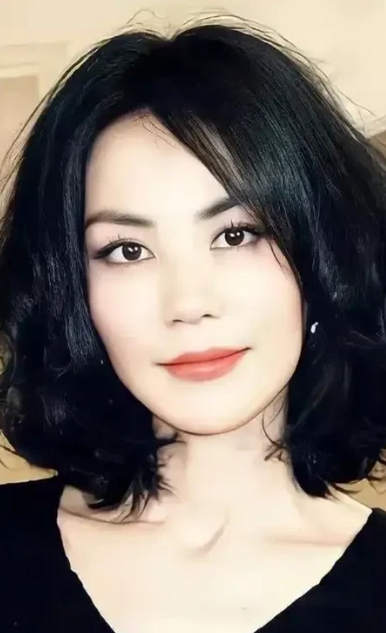 王菲有13大身份:  1.中国华语乐坛著名女歌手.  2.国家一级演员.  3.