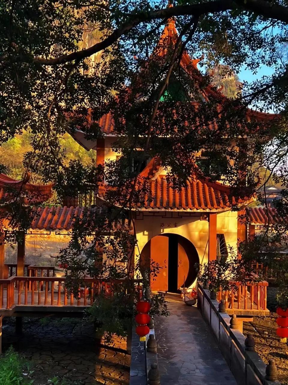 贵港的南山寺可是一座有着千年历史的古寺呢.