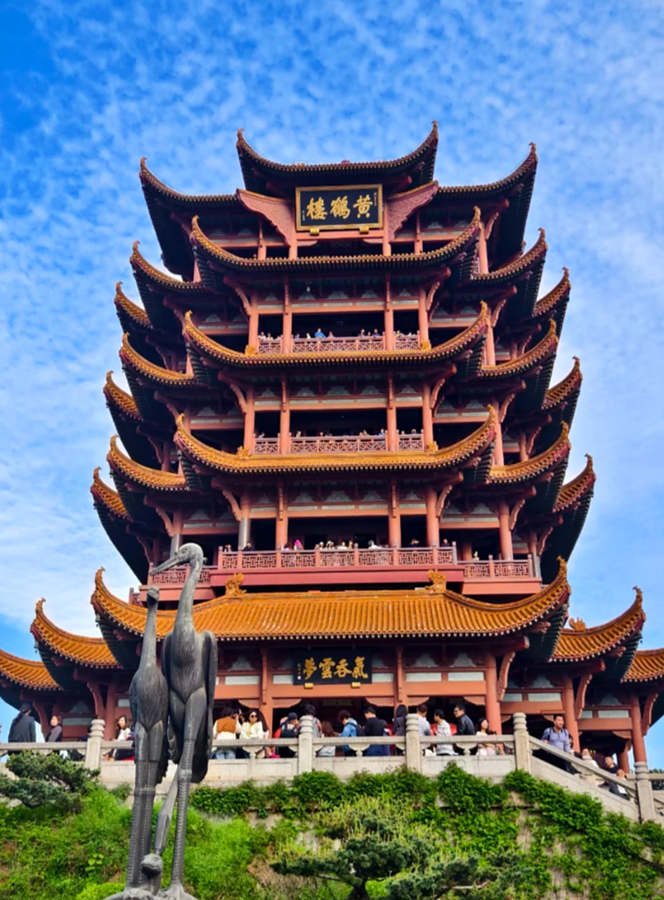 湖北十大地标建筑 1,黄鹤楼——武汉市 2,三峡大坝——宜昌市 3,武汉