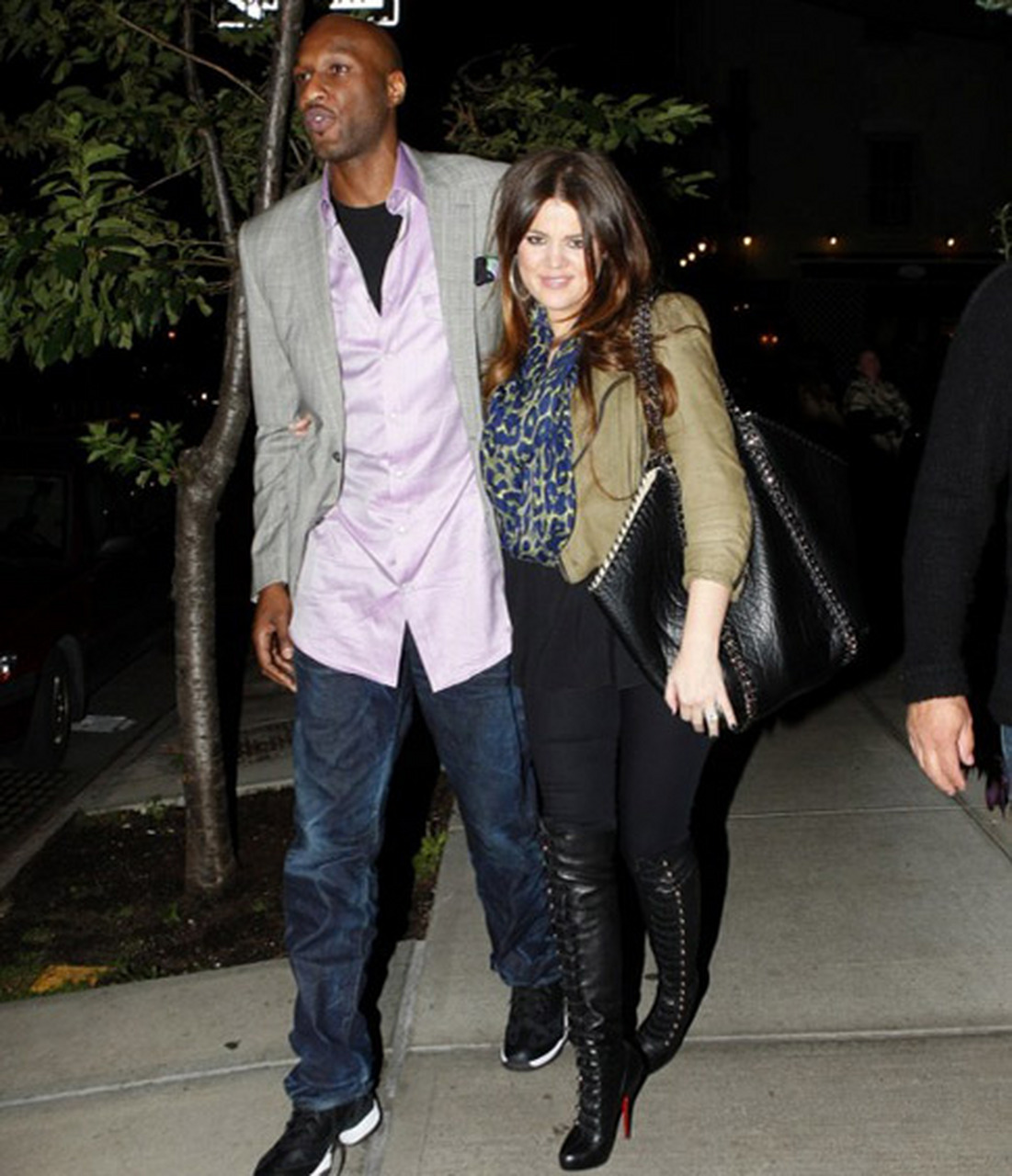 nba巨星奥多姆和科勒的认识是在派对上,科勒并不算太美丽,但是她的