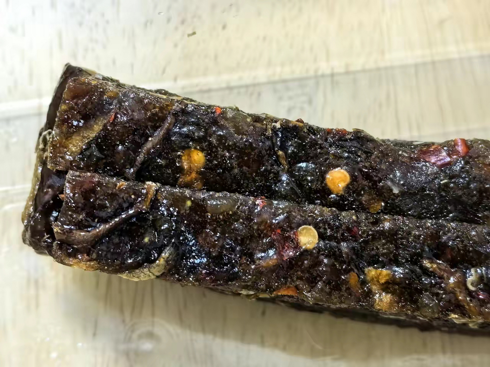 在江西景德镇买的,说是地方特色,叫辣椒粑,我以为就是普通手工做的