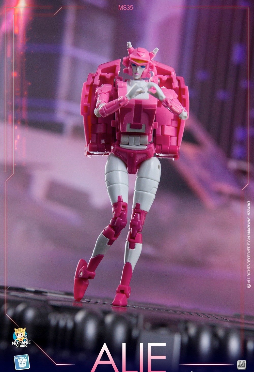 工作室 变形金刚 艾丽塔,角色出自变形金刚g1动画,她是女汽车人的首领