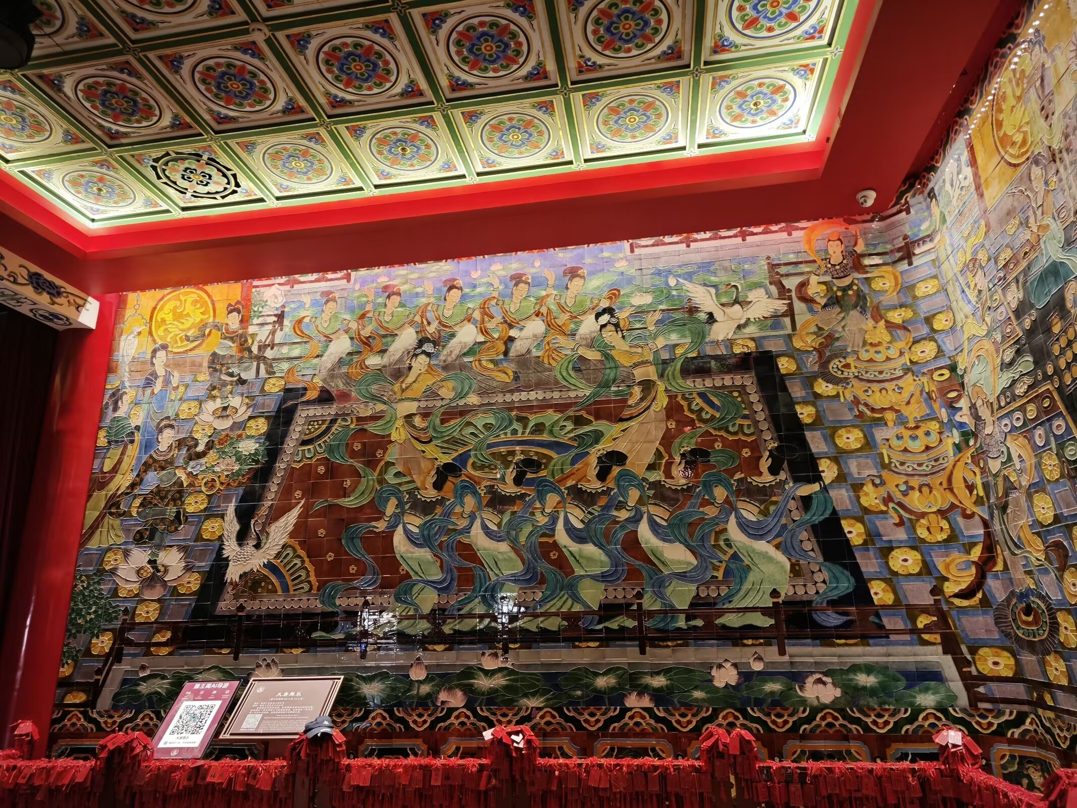 李白被流放夜郎,到了第二年,行至巫山被赦免,重新