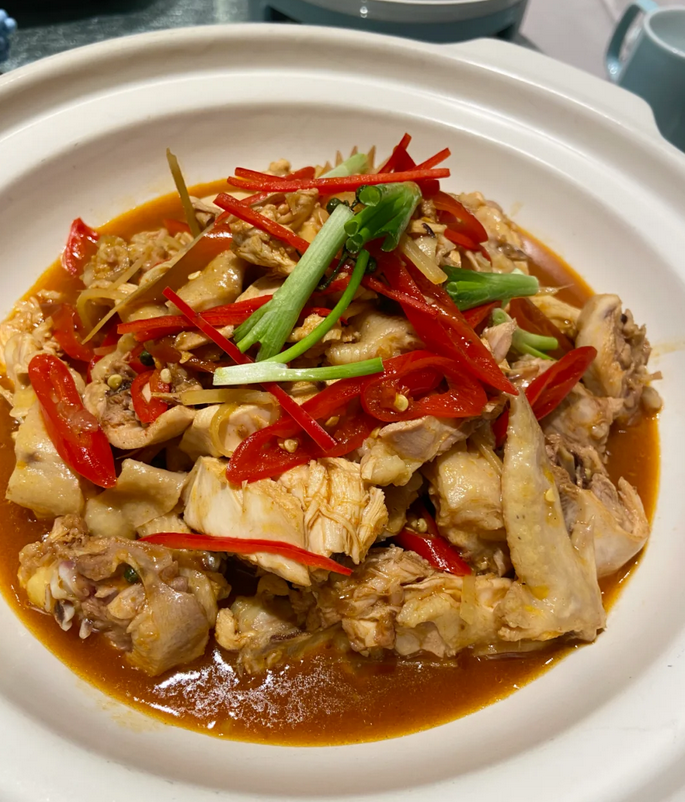 揭秘湖南传统名菜:东安子鸡,一口尝尽酸辣鲜香!