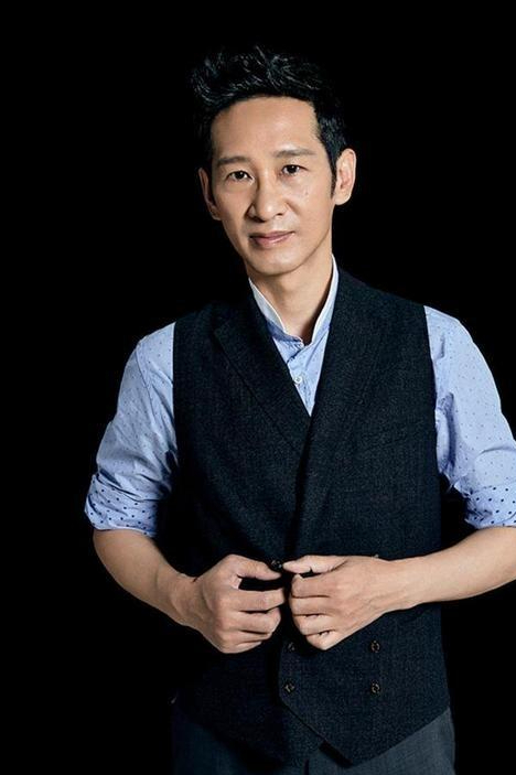 王劲松,他的一生充满了跌宕起伏,却又让人动容