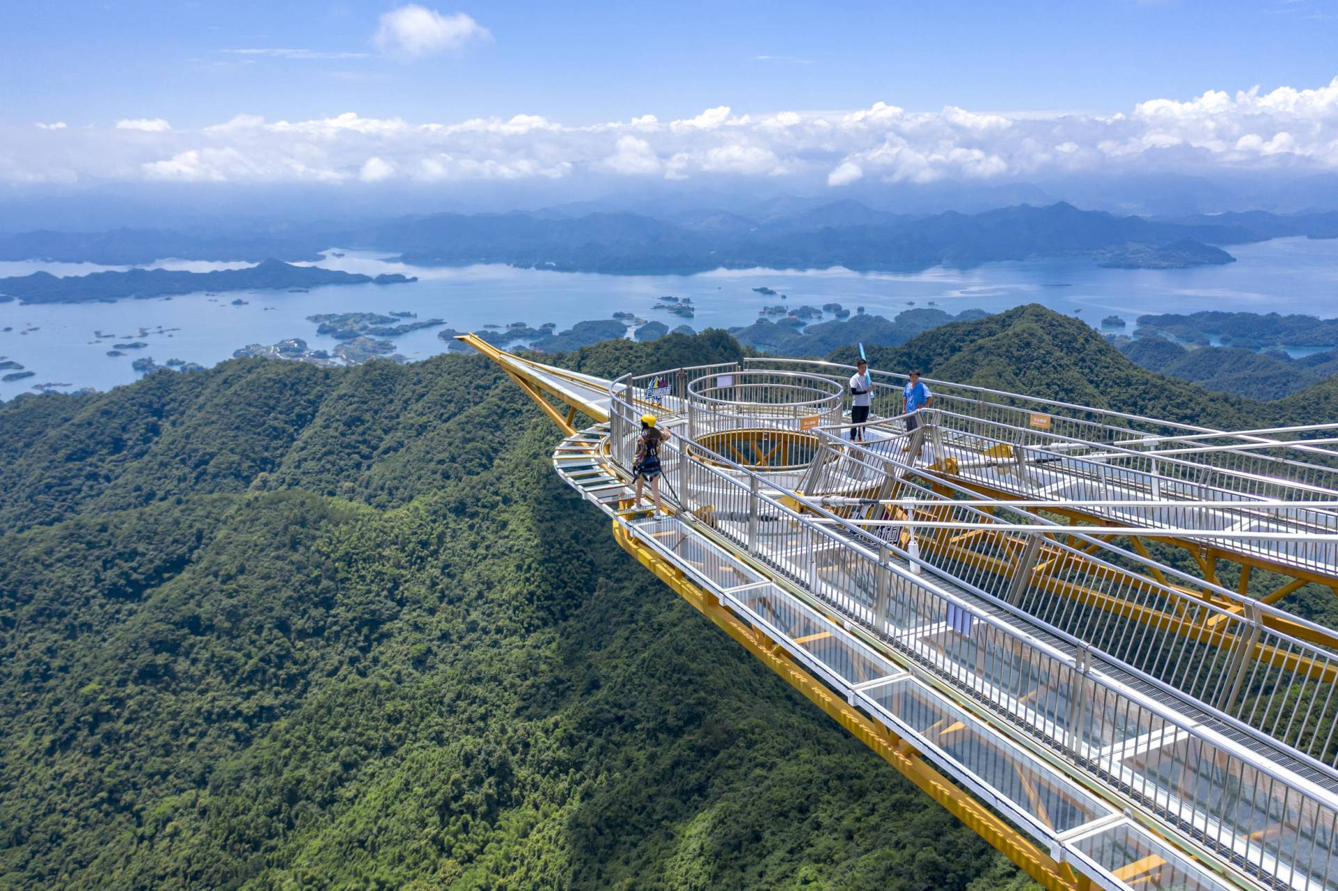 三天游玩攻略包括时光隧道,天屿山观景台,环千汾线自驾游,水之灵剧院