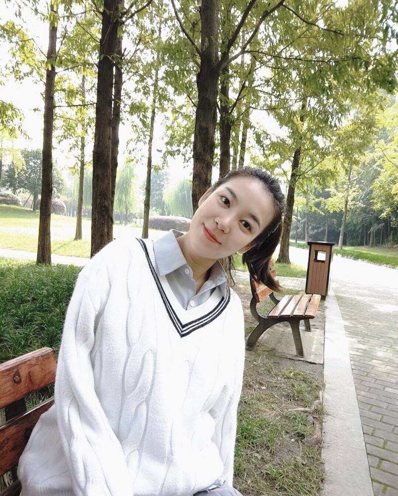 回顾:女孩3岁爬电线杆,被高压电击成残废,她却逆袭成为主持人