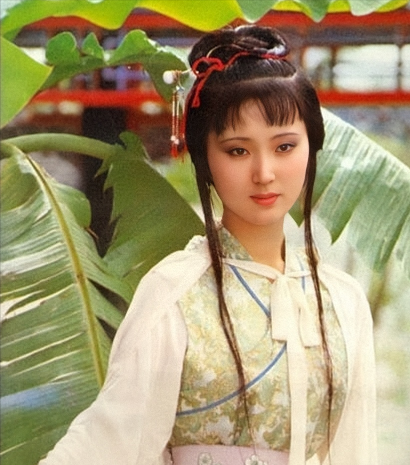 使得陈晓旭也更容易对此类的一些事物产生兴趣,比如,她的诗歌就写得很