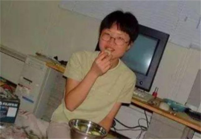 2005年,清华女博士因不想离婚而弑夫,事后与亡夫共住7天7夜