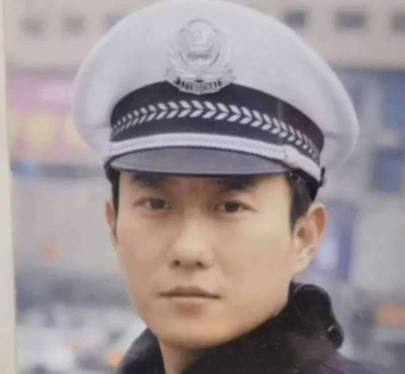 回顾:交警谭乔离婚两次,三婚娶小21岁妻子,抑郁3年,如今怎样