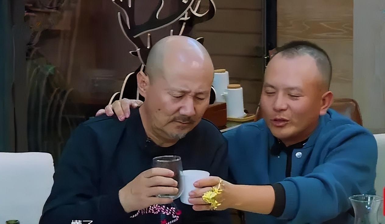 回顾腾格尔:喝酒送出去300万,6次求前妻复合被拒,小女儿成伤痛