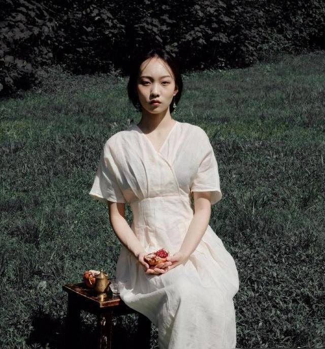 回顾:25岁江苏女孩在北京当服务员,现在成网红,年入3000万