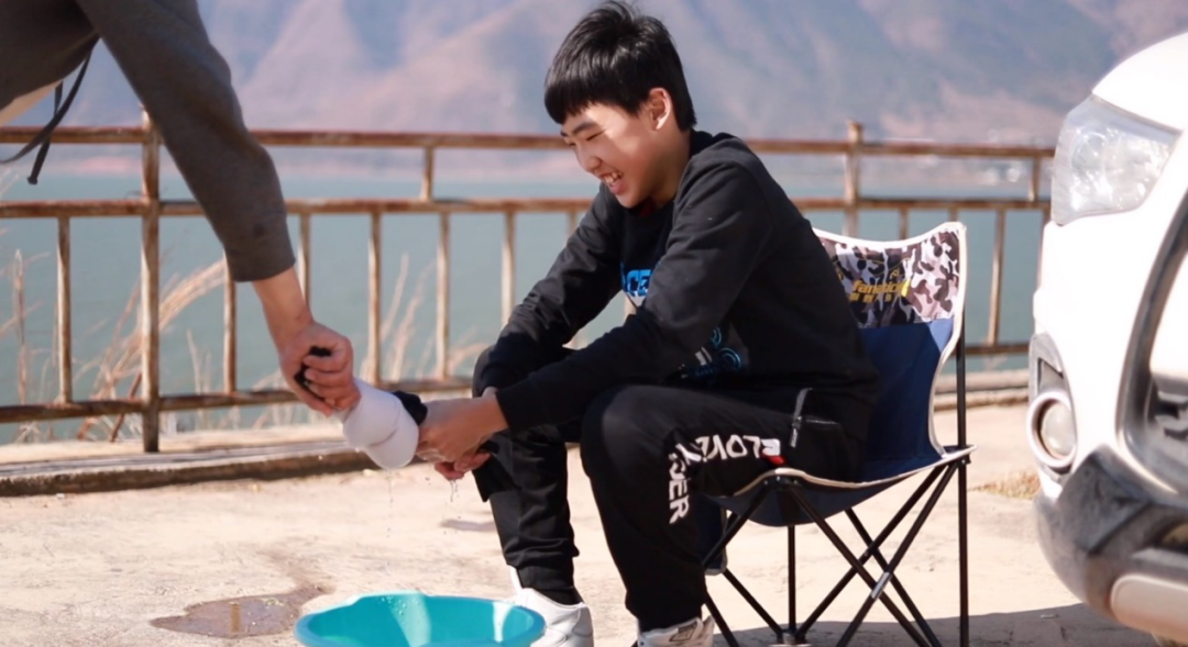 辽宁父亲开房车,带叛逆儿子"逃学",54天后儿子哭着想回去读书